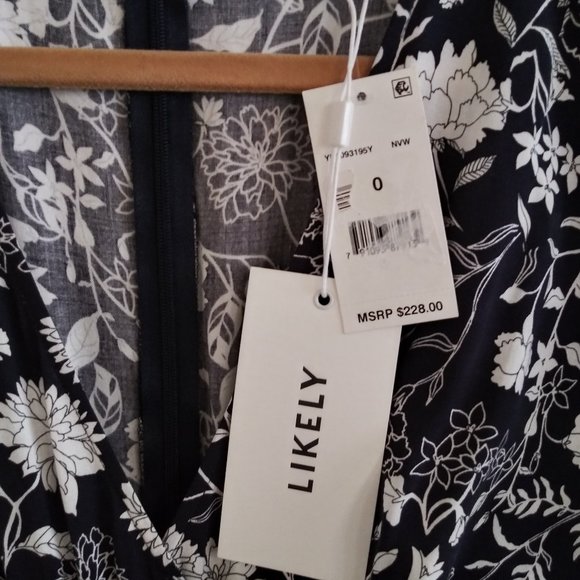 Likely Nellie Navy Blue & White Floral V-neck Jumpsuit Size 0 NWT - Picture 4 of 7